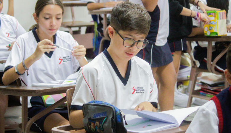 Convocatoria de becas Instituto Excélsior (2025-2026)